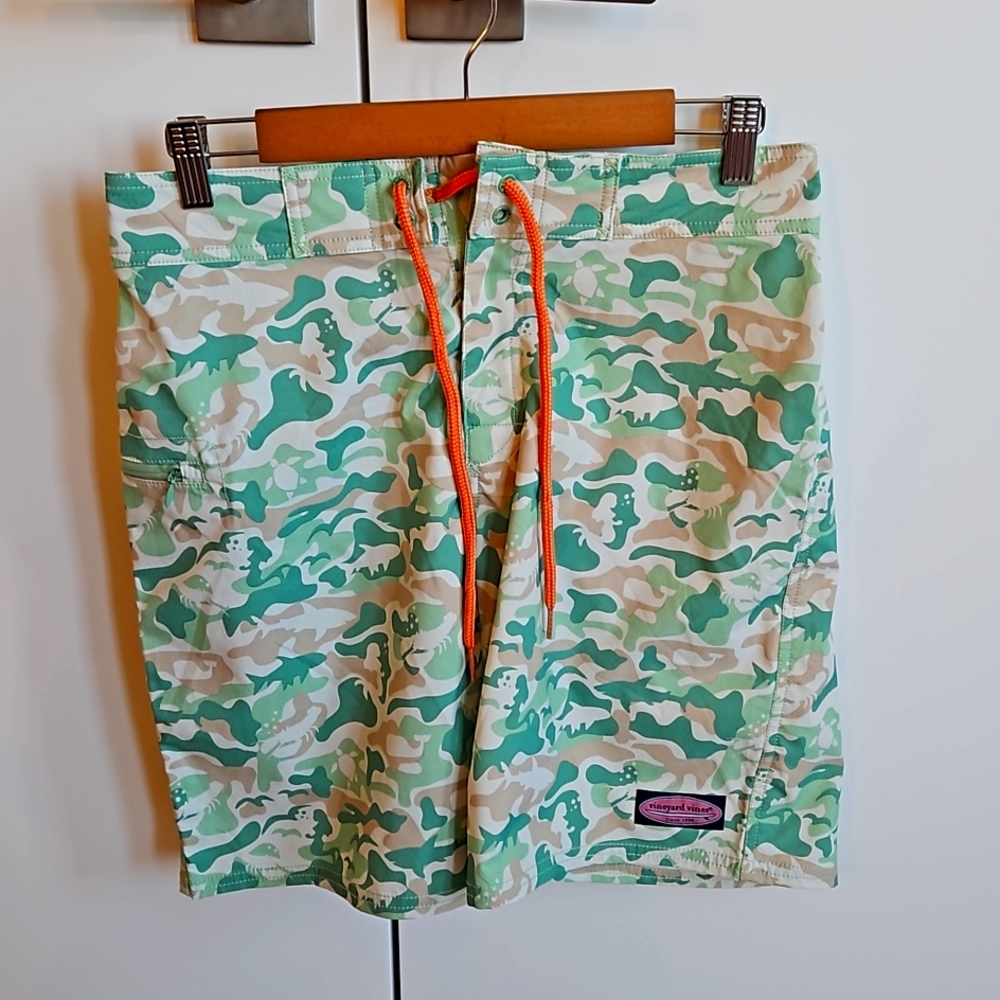 Vineyard Vines Swim trunks size 28